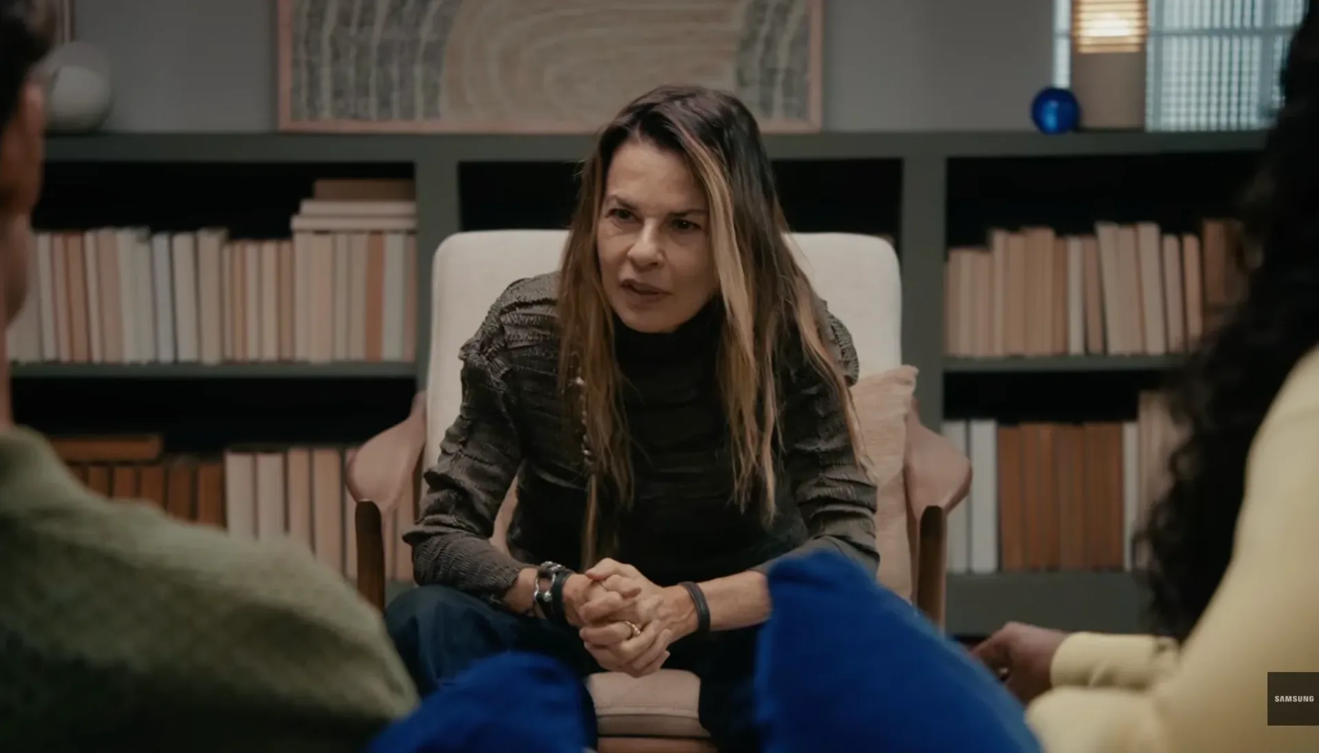 Dr. Orna Guralnik appears in Samsung’s Switchers campaign about changing smartphone brands