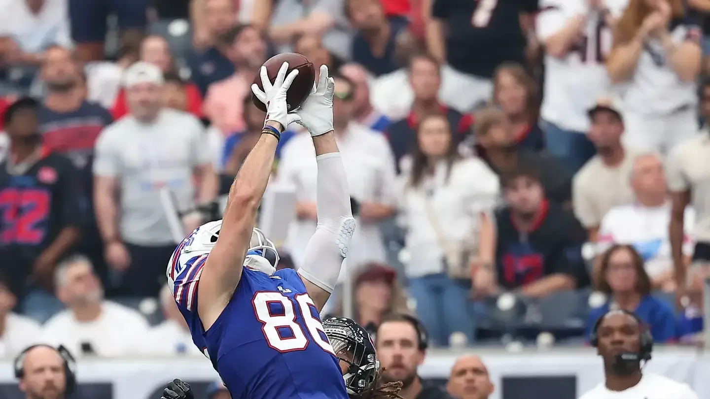 Week 1 Tight End Breakouts Put Dalton Kincaid, Dallas Goedert and Travis Kelce on Card Market Radar