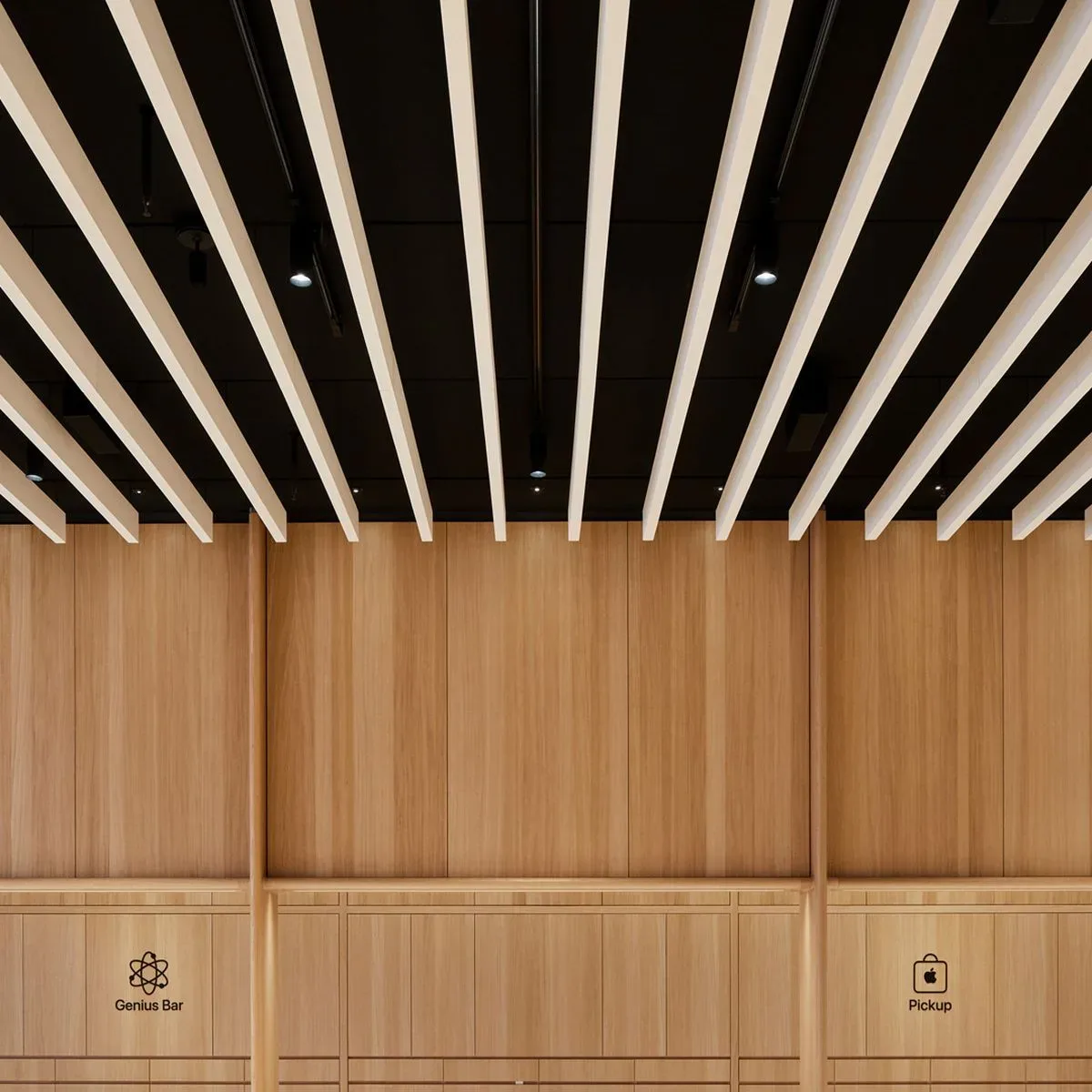 Apple Store Overhaul Reportedly Brings Back Genius Bars and Retires Video Walls