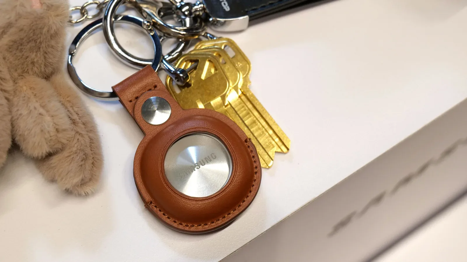 Samsung Galaxy SmartTag 3 tracker attached to a pet collar