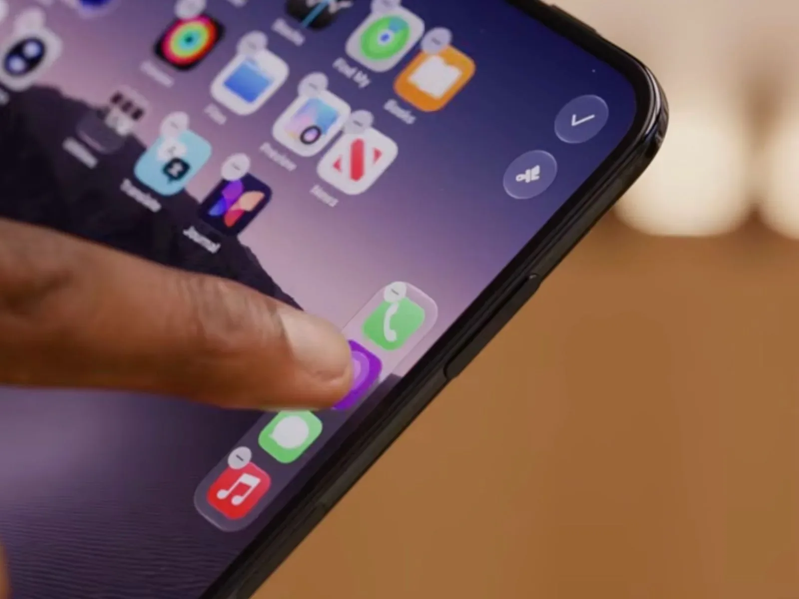 iPhone Duo’s Vertical Dock Appears Limited to Four Apps, Even With Space Still Visible