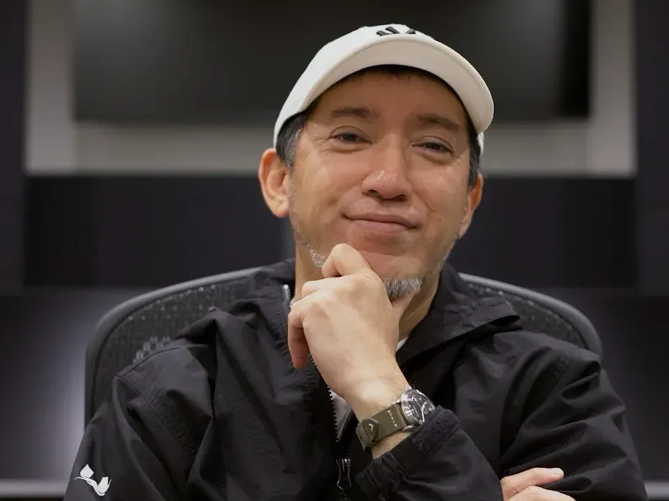 Goichi Suda, also known as SUDA51, presenting Shinji Mikami’s Hall of Fame honor