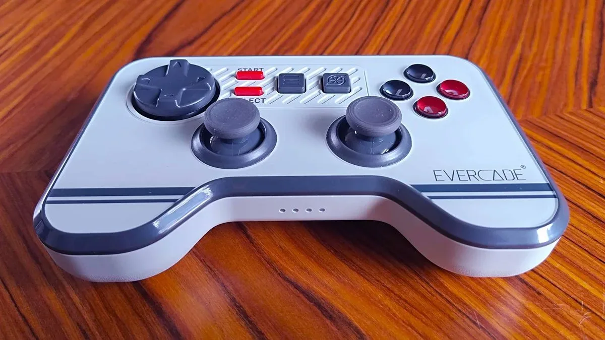 Evercade Dual Thumbstick Wireless Controller shown from the front with symmetrical analogue sticks