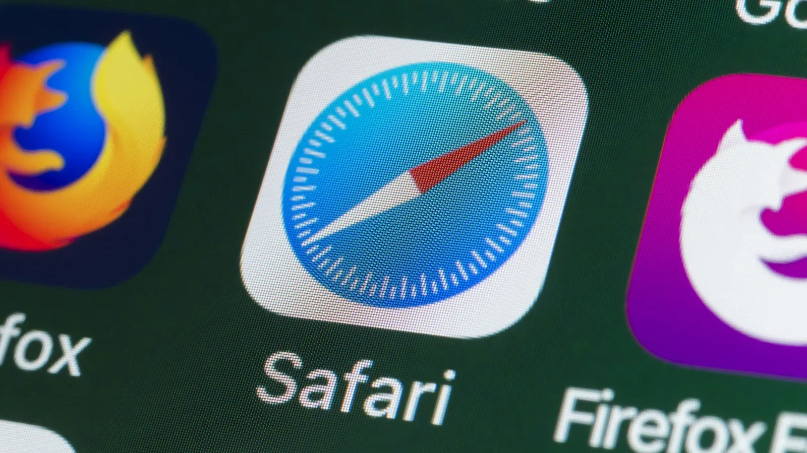 An iPhone displaying Safari’s Private Browsing interface