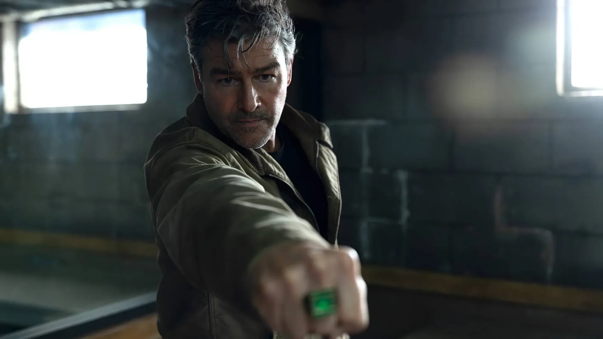John Stewart faces Sinestro in the Lanterns finale trailer