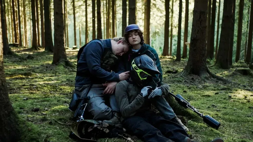 Jannis Lenz directs Oasis, a German-language debut feature about teen friendship and bullying