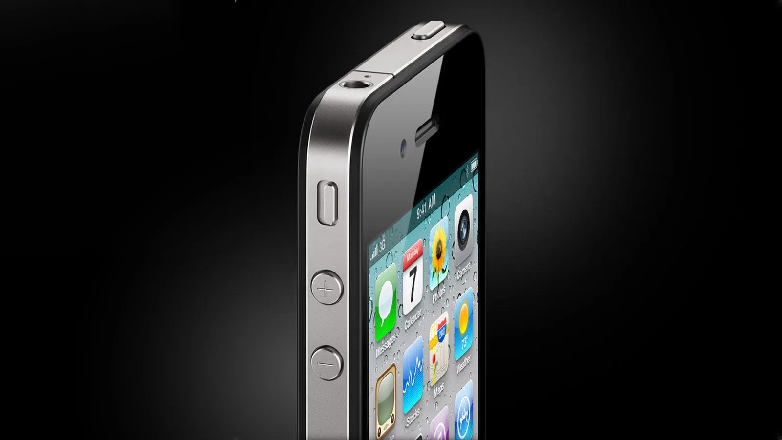 Steve Jobs, Tim Cook and Bob Mansfield at Apple’s 2010 iPhone 4 antennagate press conference