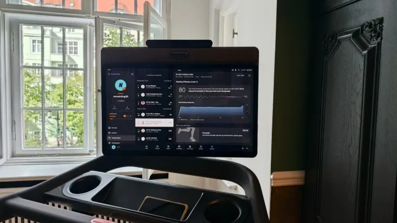 Peloton's running gait feedback shown on screen.