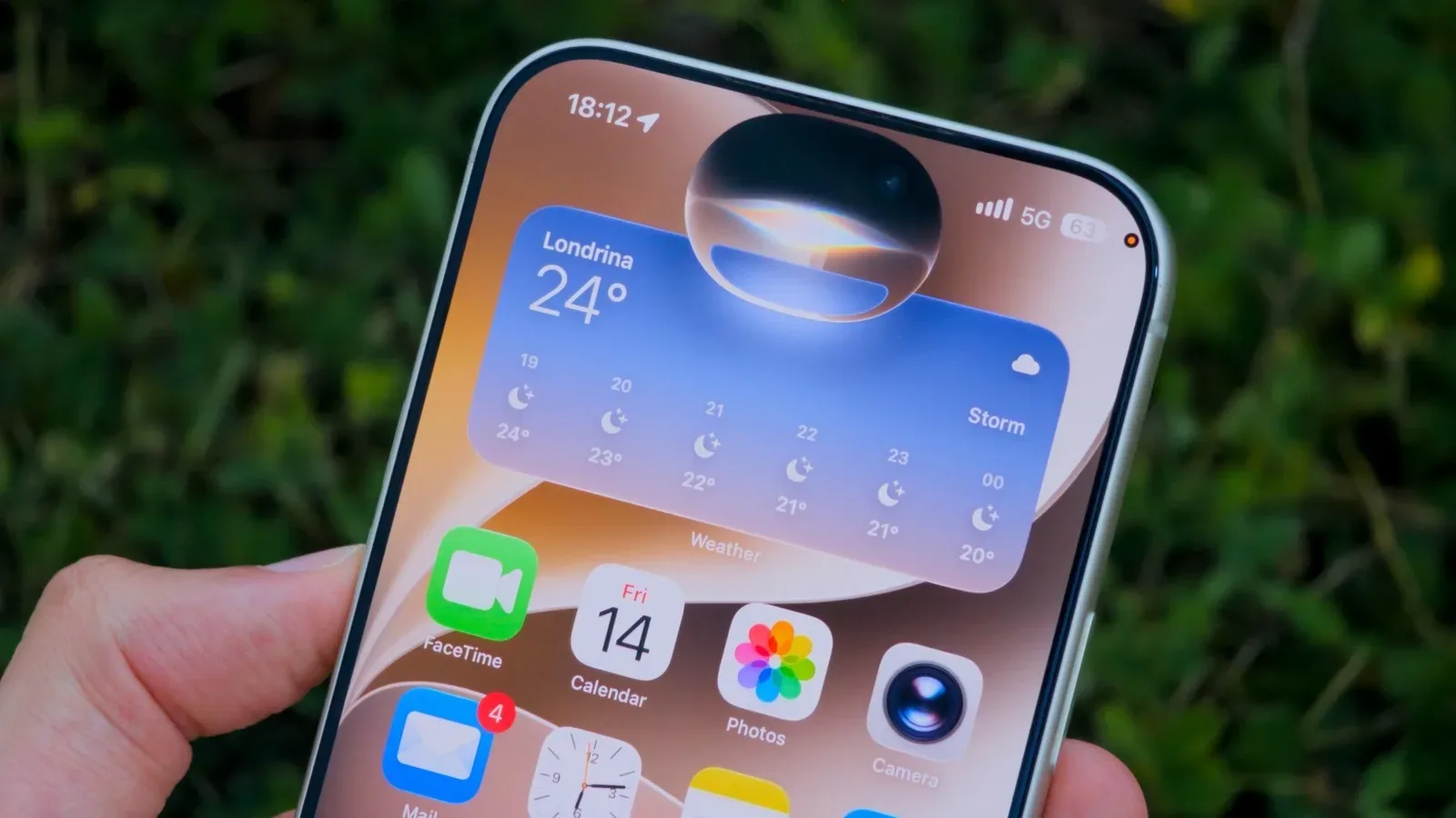 An iPhone displaying Siri settings and the Optimize Search and Siri option