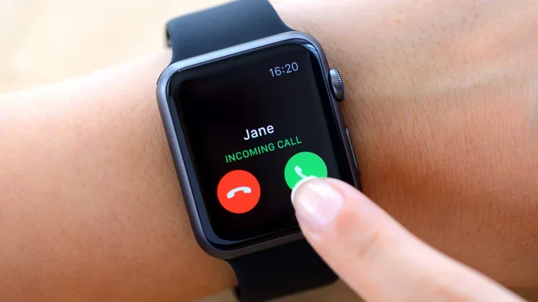 Cellular Apple Watch used for calls and messages without a nearby phone