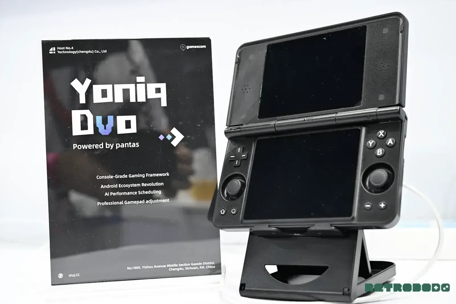 Yoniq Duo dual-screen handheld product image from the newly listed product page
