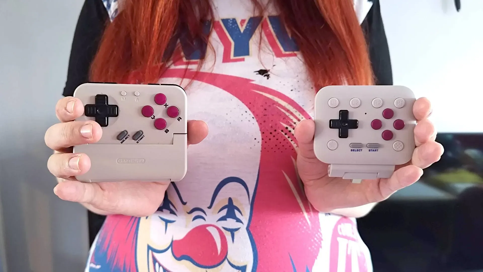 8Bitdo FlipPad attached to a smartphone for Game Boy-style controls