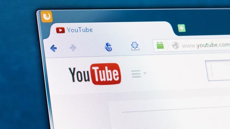 Laptop displaying an offline video playback checklist