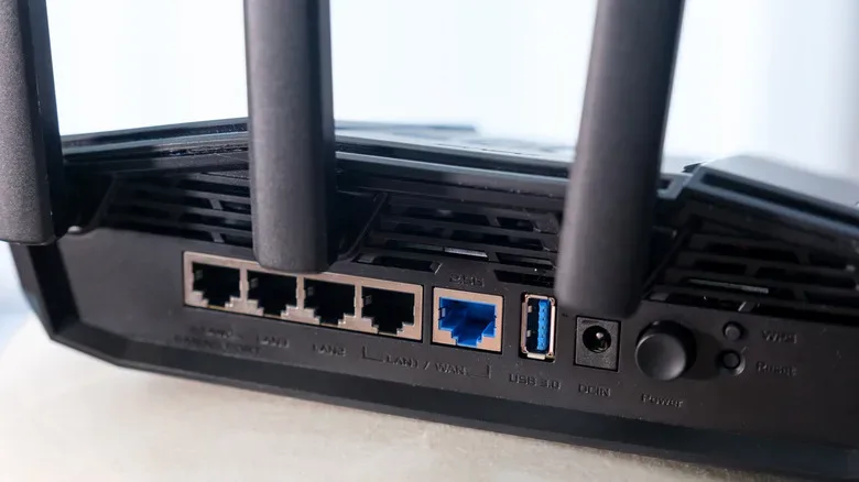 Gaming PC connected to a home dual-band router