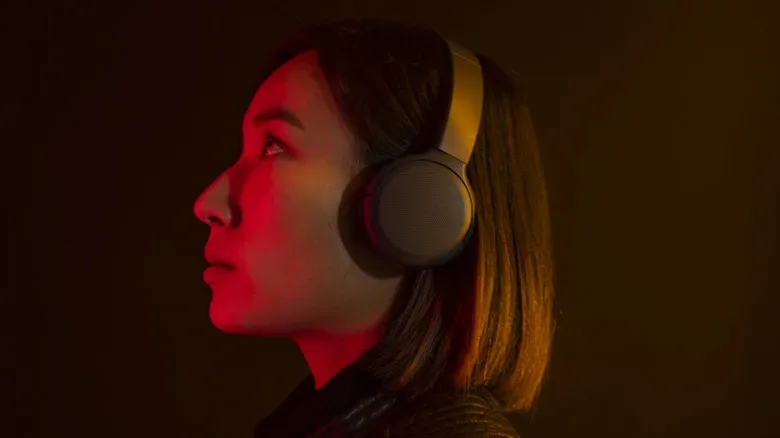 Spotify Connect device-quality controls on a mobile phone