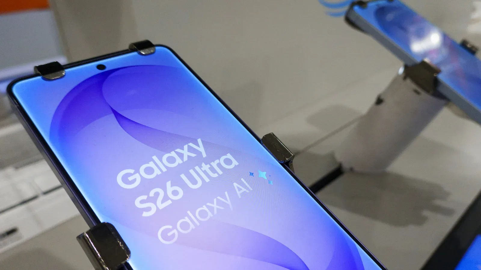 Samsung Galaxy phone displaying the Software Update menu