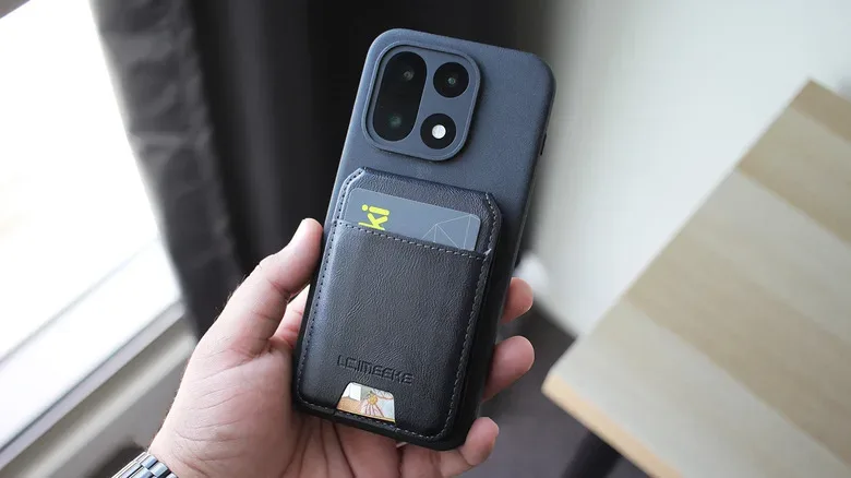 A MagSafe-style wallet attached to the back of a magnet-equipped Android phone case