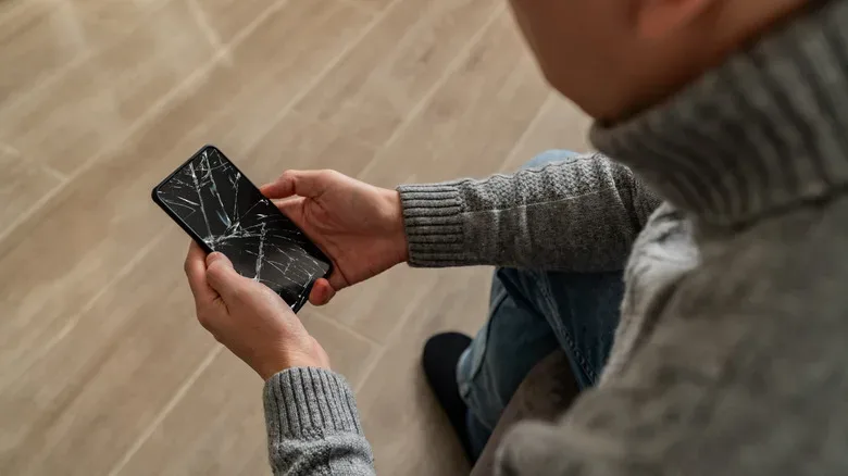 Phone repair cost comparison with battery, screen and charging port icons