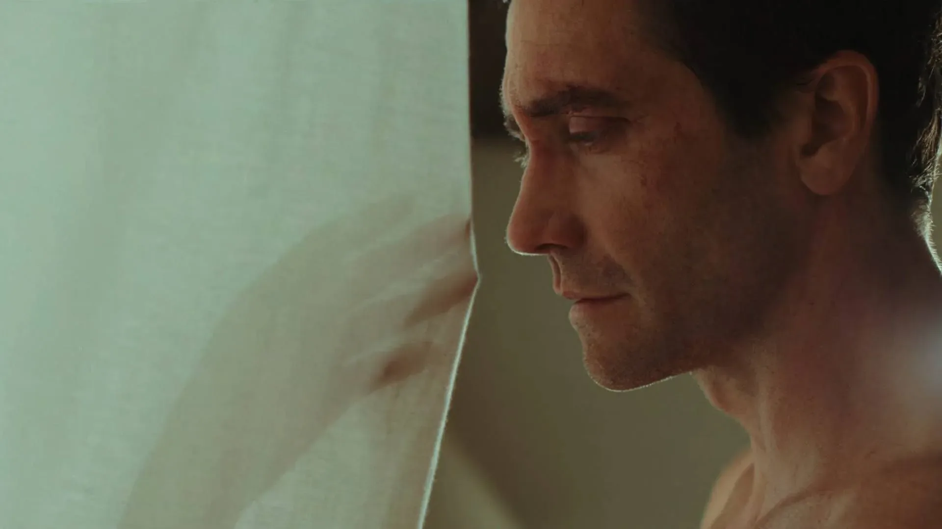 Jake Gyllenhaal and Phoebe Dynevor in the Remain trailer