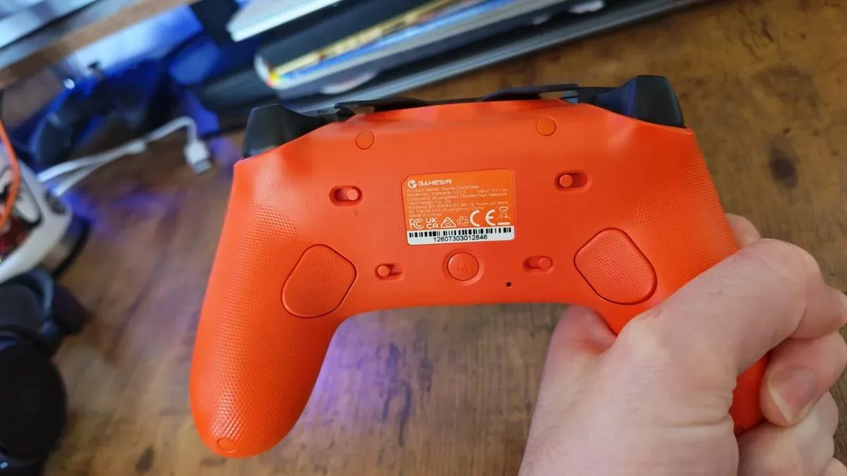 Close view of the Tarantula 8K symmetrical thumbsticks and touchpad