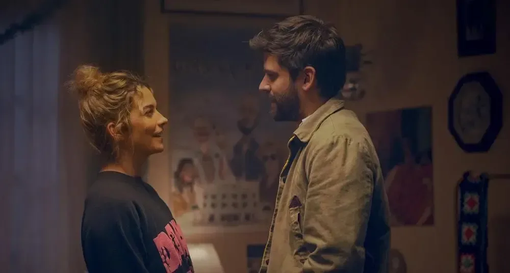 ‘All That She Wants’ Gives Annie Murphy and Cooper Raiff a Smartly Awkward Age-Gap Romcom