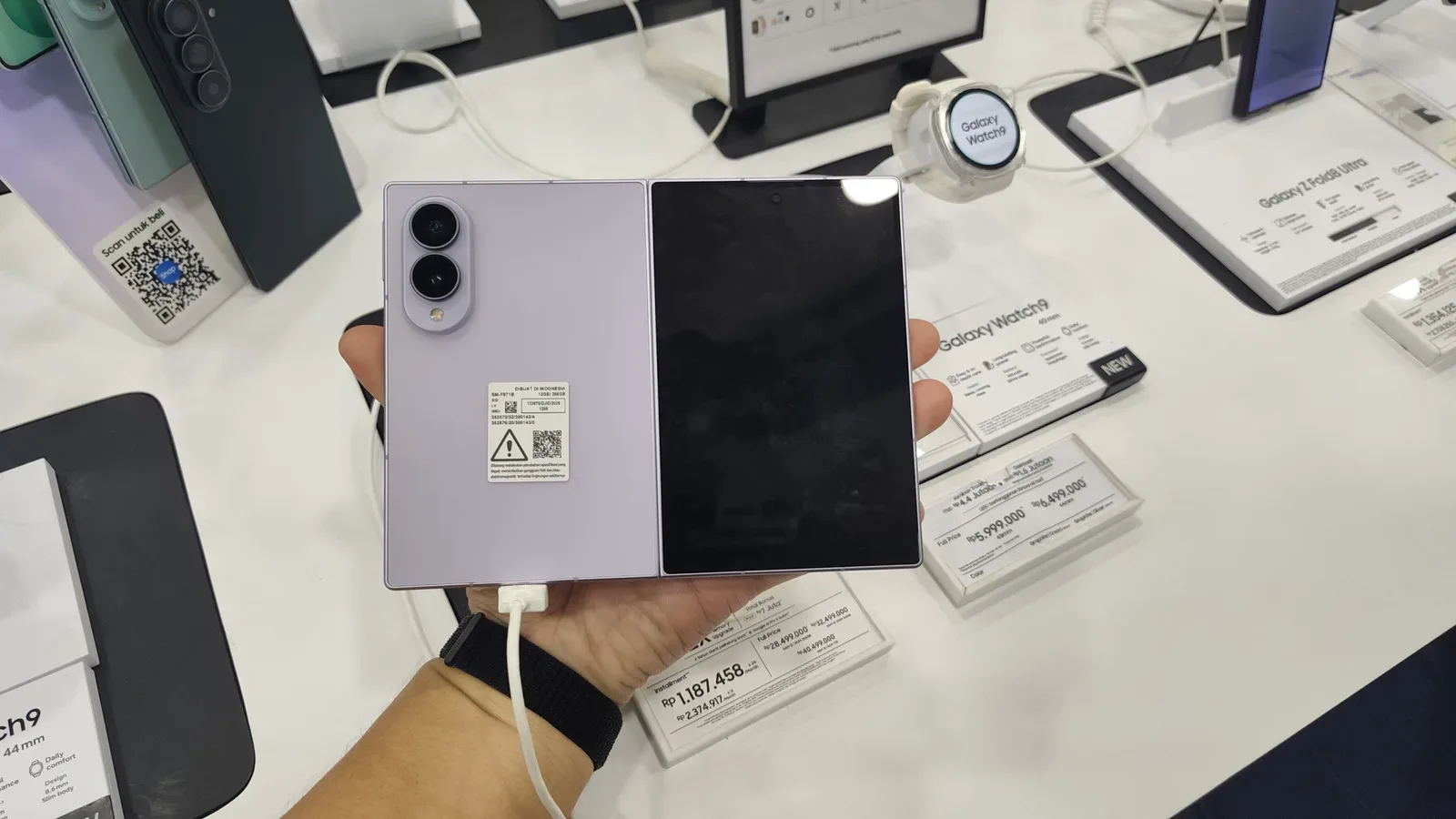 Samsung Galaxy Z Fold 8 opened to show a desktop-style DeX workspace on its inner screen