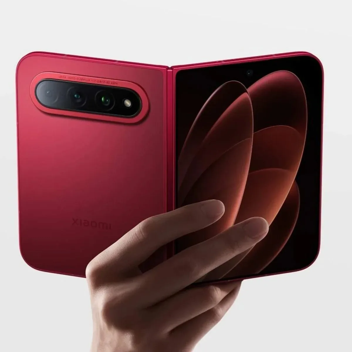 Xiaomi 18 Fold Debuts With Xring O3 Chip, Leica Cameras, and a China-First Rollout