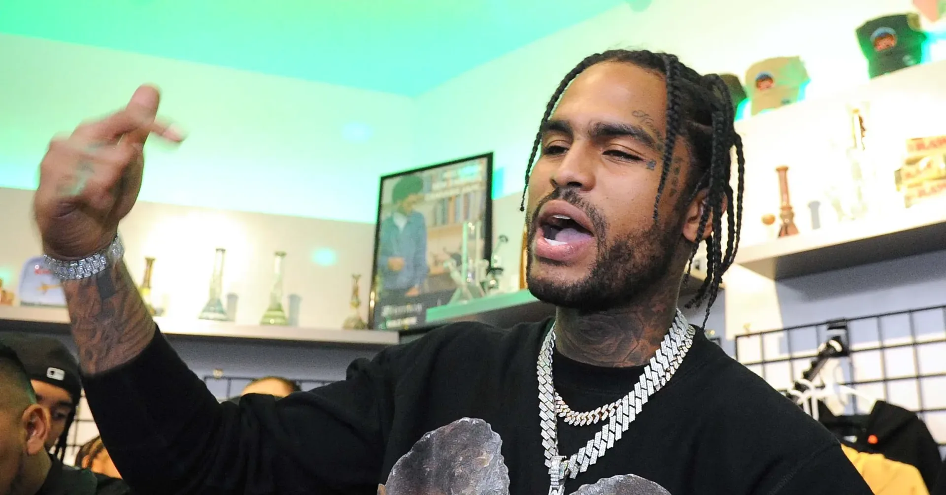 Dave East, Jim Jones and Fabolous on a US Open court in streetwear and sneakers