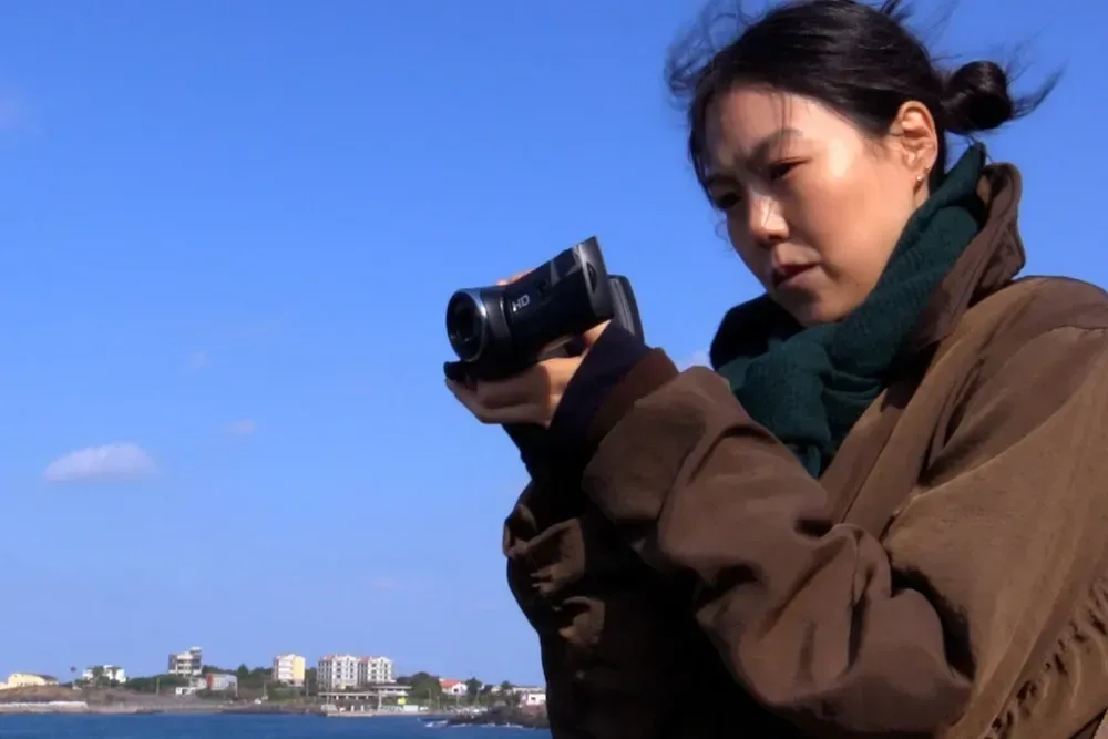 Hong Sangsoo’s Nowhere to Lay My Eyes, a Locarno award-winning family drama