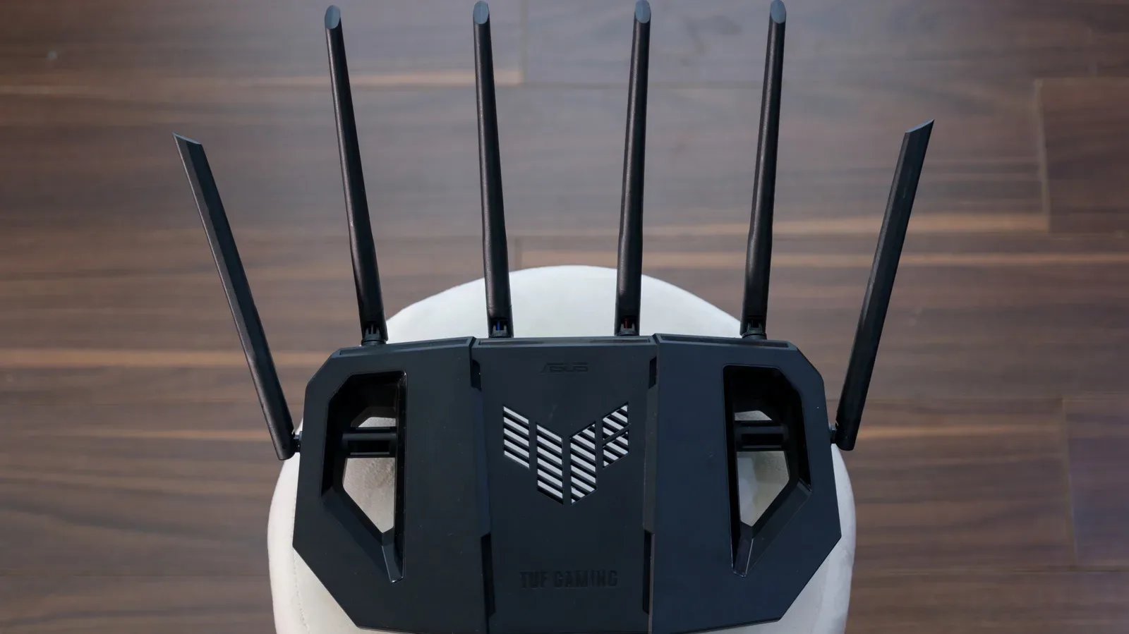 A Wi-Fi router with multiple adjustable antennas on a desk
