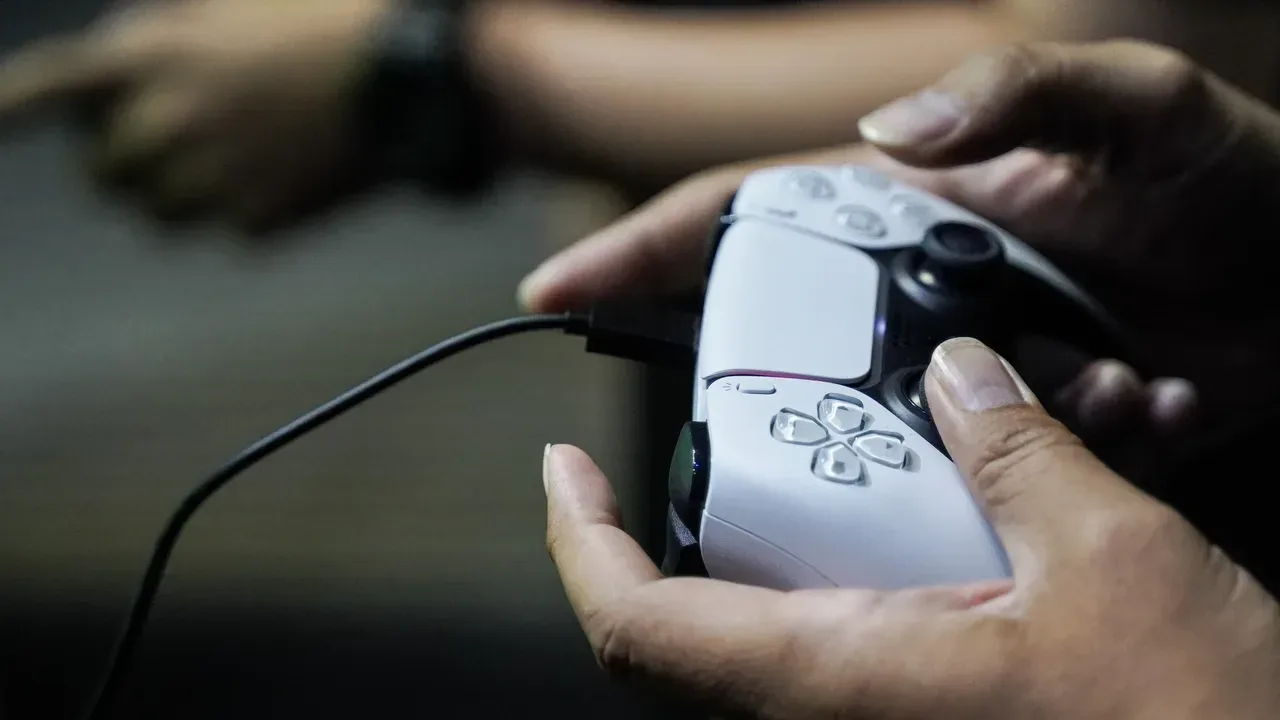 Sony Patent Imagines Tapping a Card or Phone on a PlayStation Controller for Payments and Setup