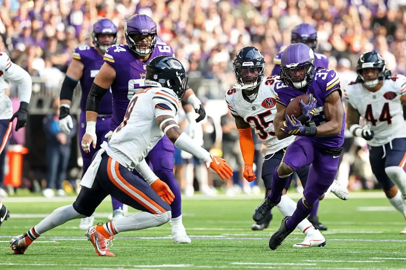 Minnesota Vikings and Chicago Bears game viewing guide for FOX on Sling Blue