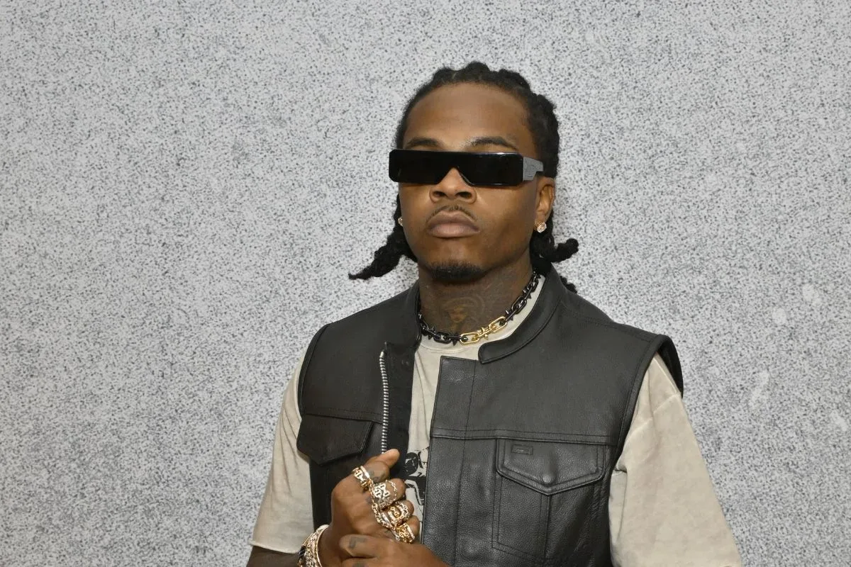 Gunna receives a City of South Fulton proclamation during the Wunna Run Club 5K