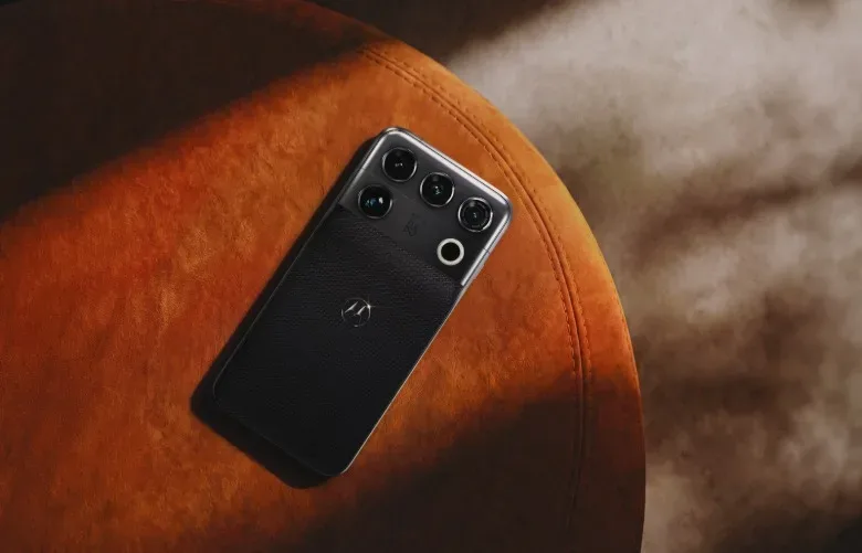 Motorola Signature 27 with Bang & Olufsen speaker branding