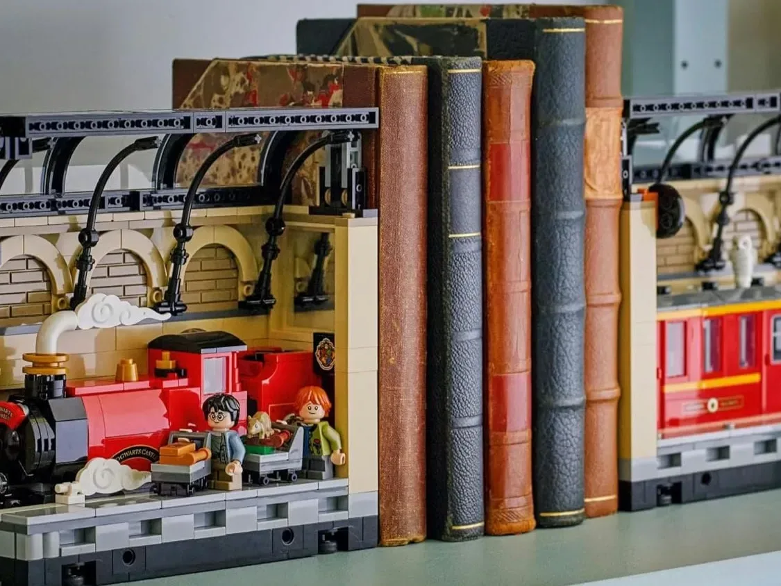 LEGO Hogwarts Express Book Nook arranged as bookends with Harry Potter and Ron Weasley minifigures