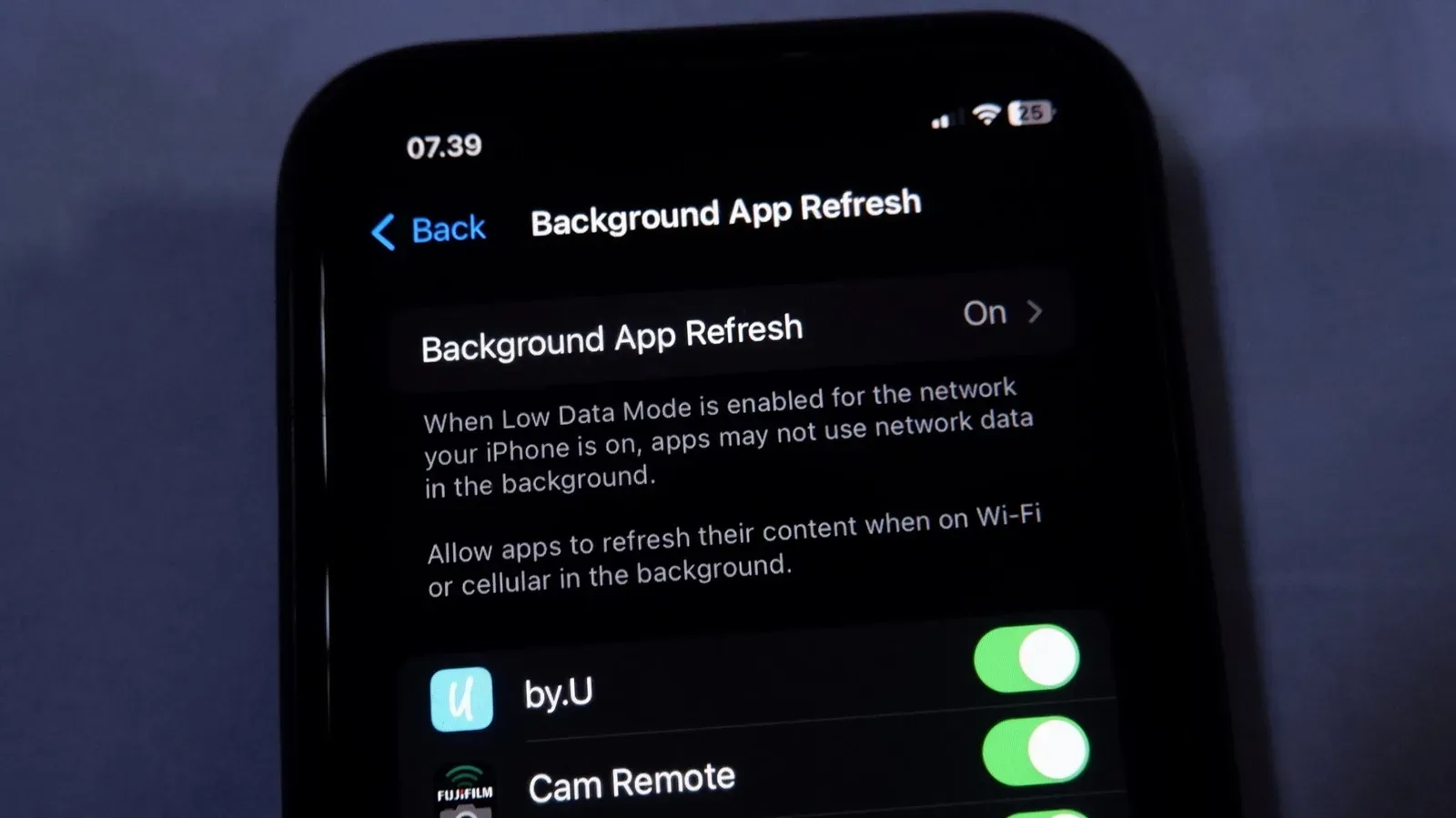 iPhone Settings screen showing Background App Refresh options