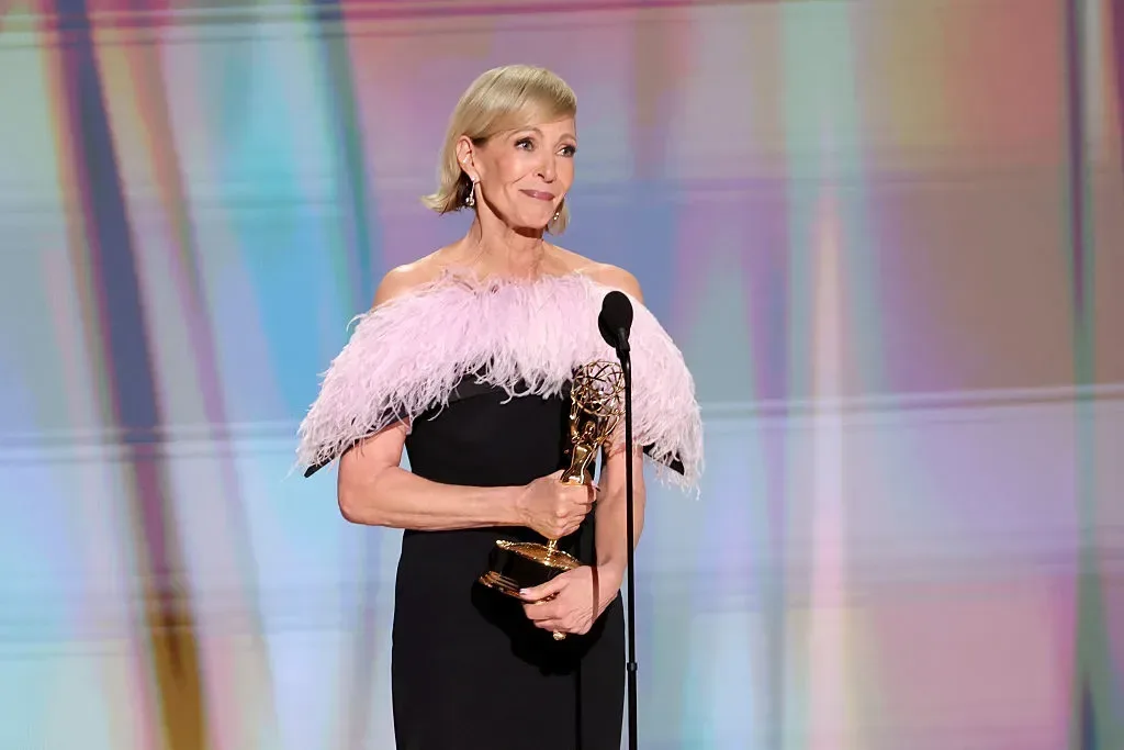 Allison Janney accepting her supporting actress in a drama series Emmy for The Diplomat
