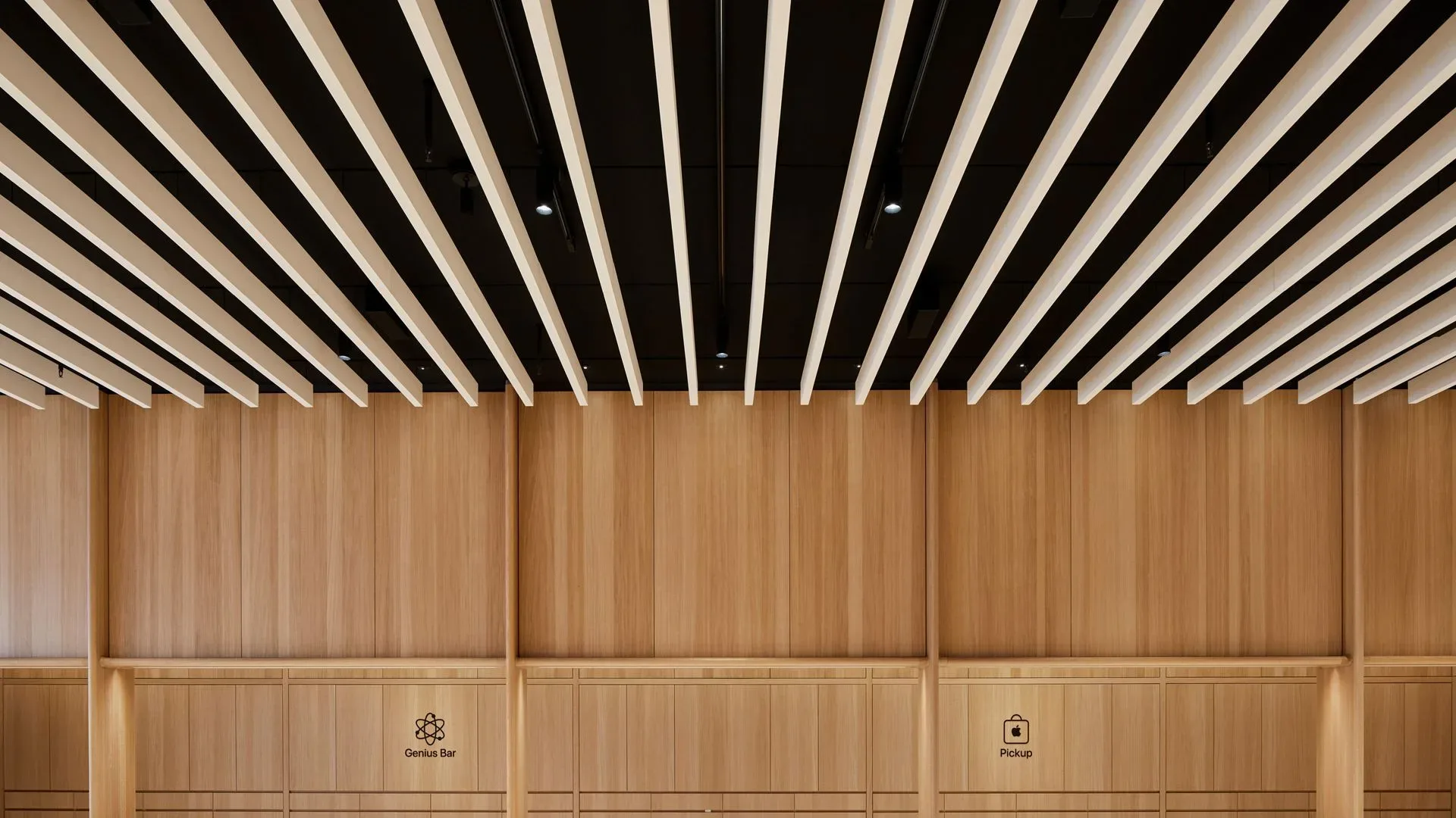 Apple Store Overhaul Reportedly Brings Back Genius Bars and Retires Video Walls