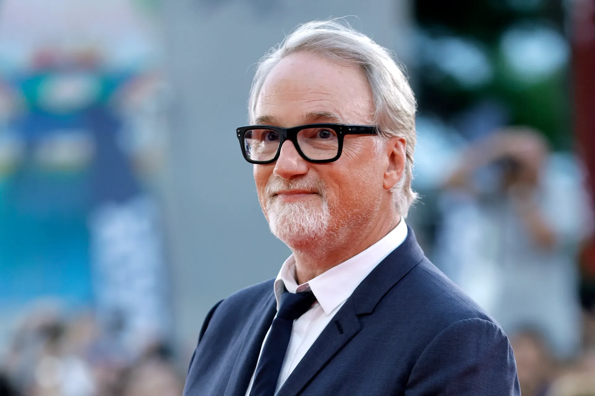 David Fincher news graphic about the end of his Netflix exclusive deal