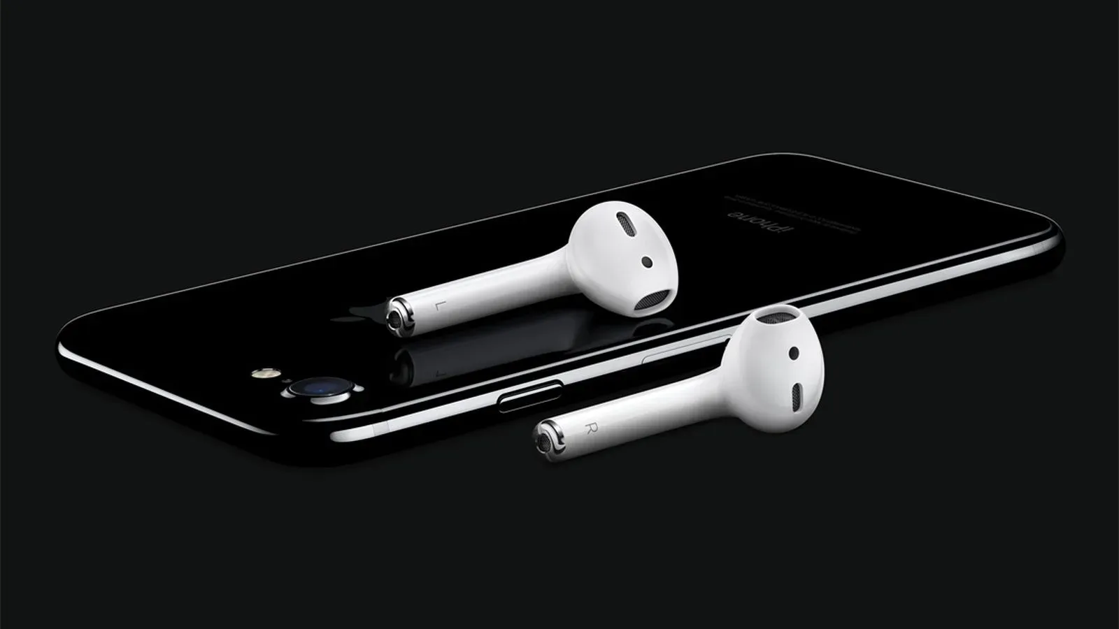 Wired Apple EarPods with 3.5mm, Lightning and USB-C connector options