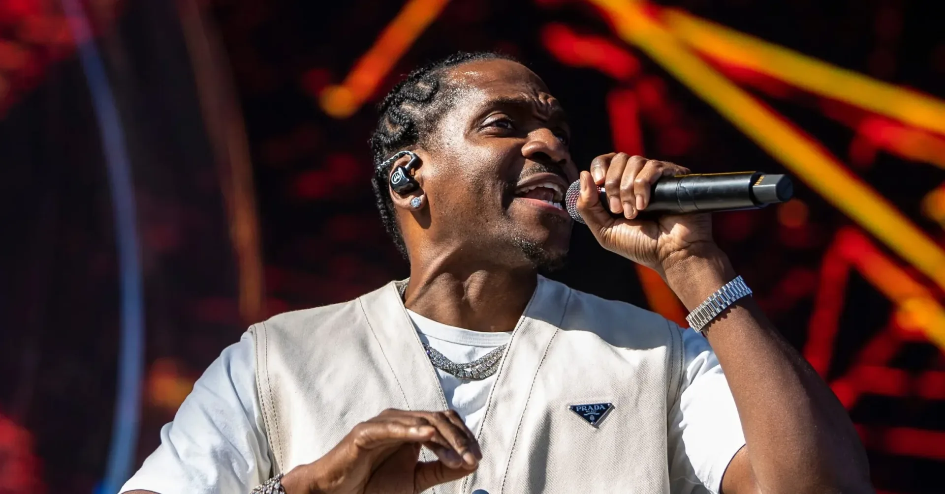 Ye and Kid Cudi performing together during a Chicago homecoming concert