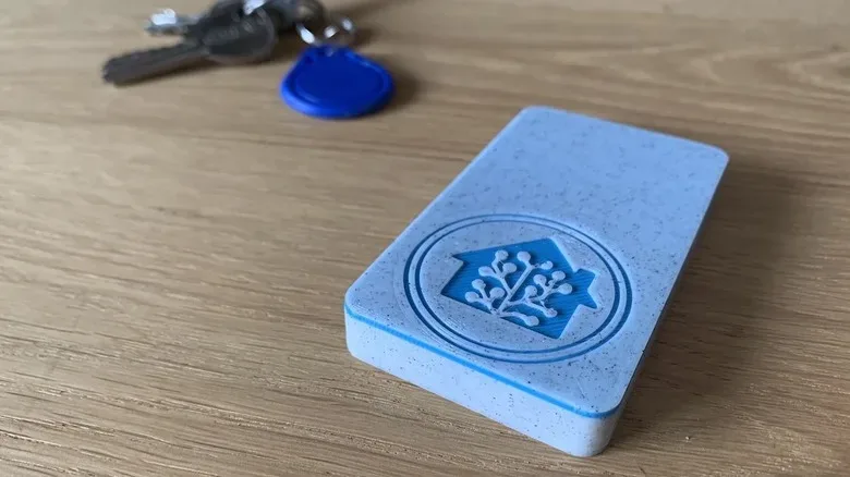 Energy-monitoring smart plug tracking a washing machine cycle