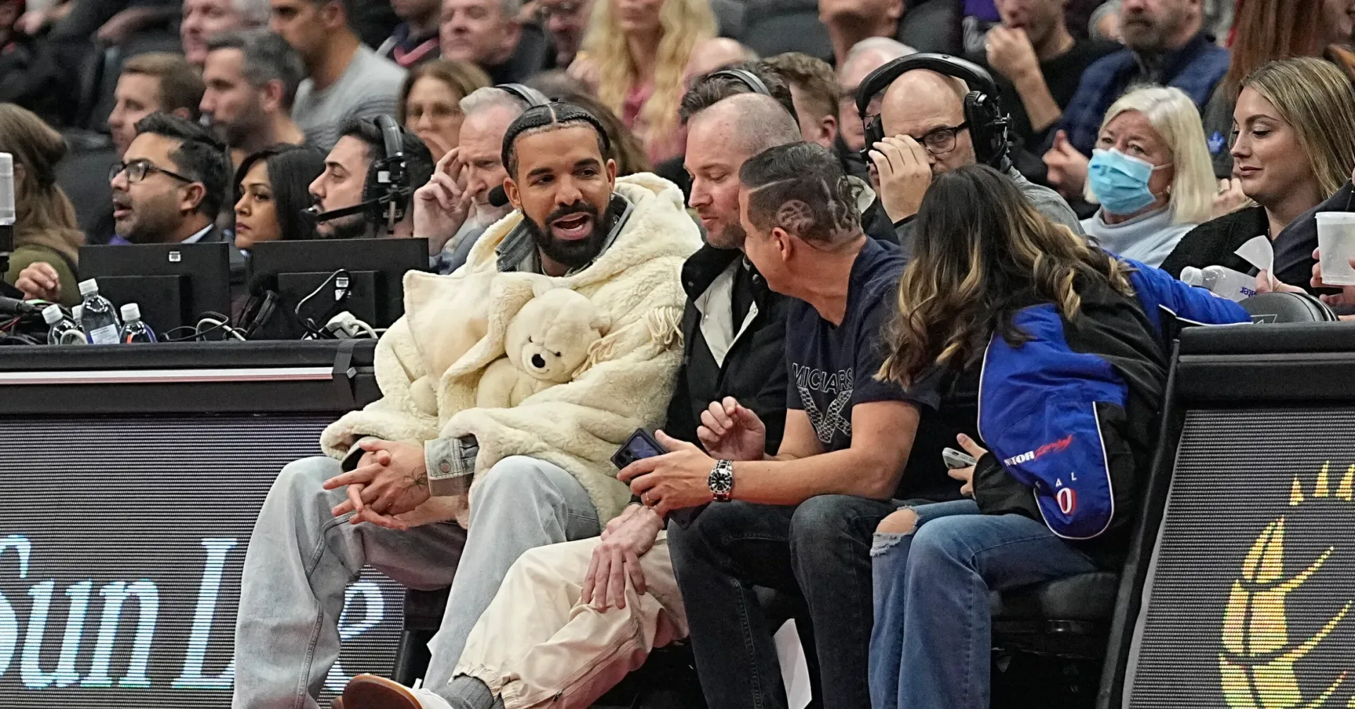 Drake FOMO livestream announcement graphic