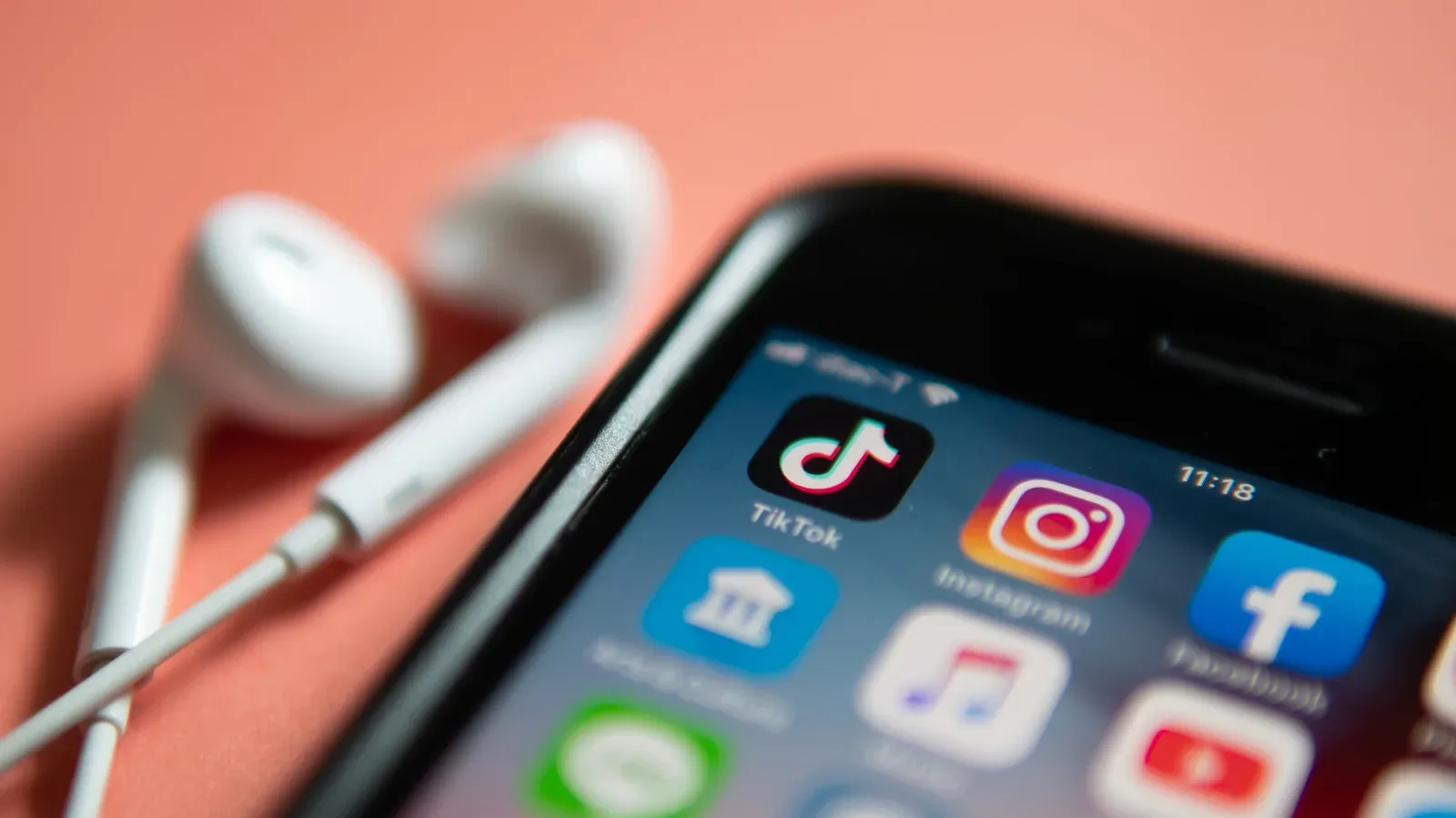 iPhone Audio Quality settings screen with streaming and lossless options