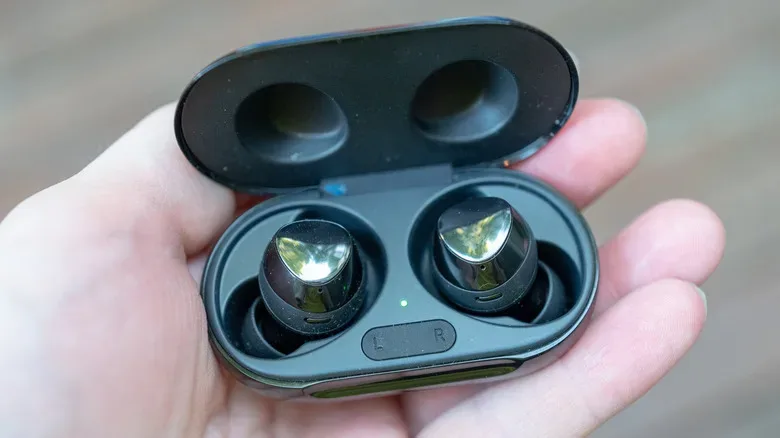 Wireless headphones and a controller representing Bluetooth accessories that need firmware updates