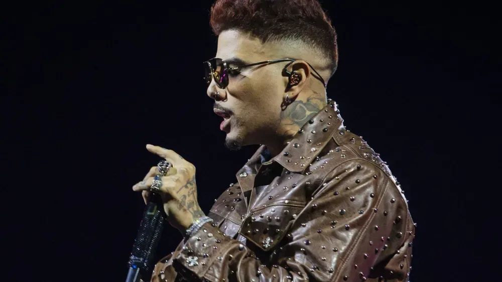 Rauw Alejandro and guests celebrate reggaeton’s musical legacy onstage