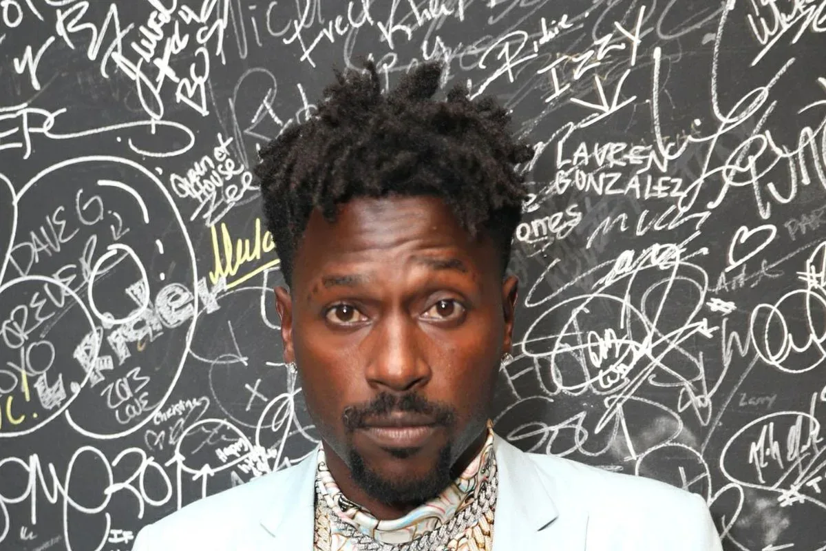 Antonio Brown discussed in connection with a pending Miami-Dade criminal case