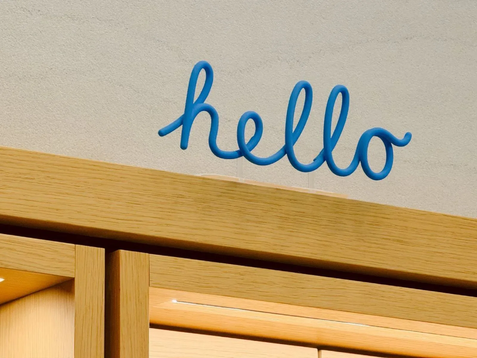Apple Stores Add ‘Hello’ Decorations for an 8× iPhone Camera Zoom Test