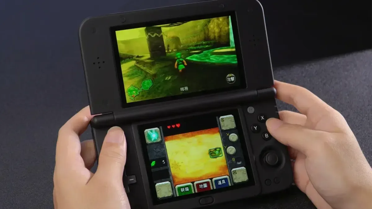 ANBERNIC RG DDS dual-screen handheld shown with Nintendo 3DS emulation footage