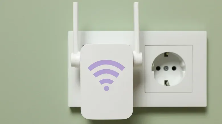 Router and Wi-Fi extender signal path through a home